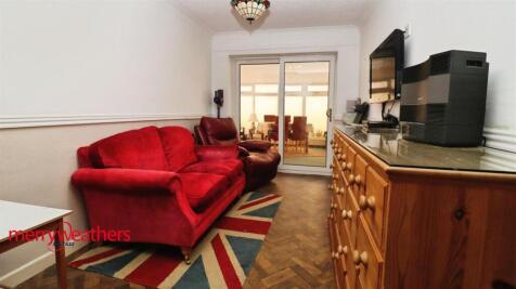 REAR BEDROOM