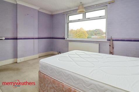 FRONT BEDROOM