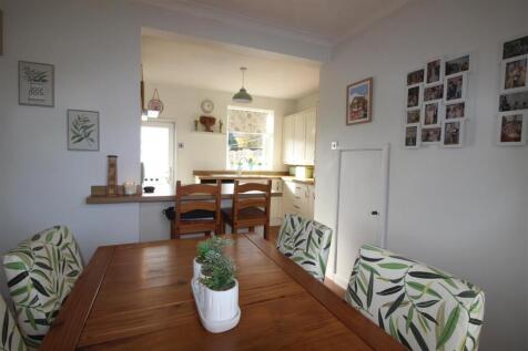 Kitchen/ Dining Room