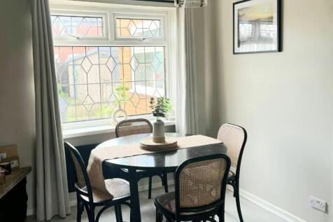 209 morthen road dining area.jpg