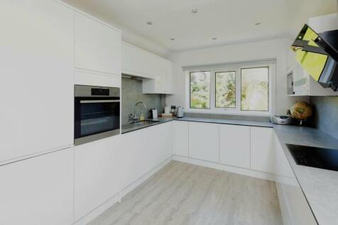 Kitchen 1.jpg