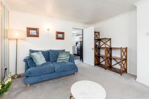 house lounge 2.jpg