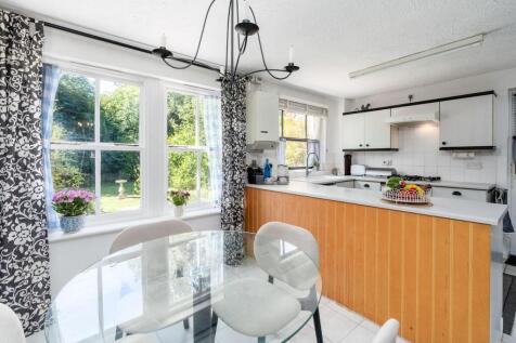 house diner towards kitchen.jpg