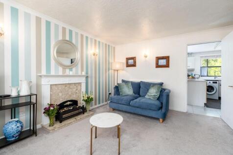 house lounge 3.jpg