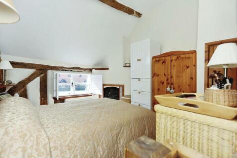 Bedroom 1.jpg