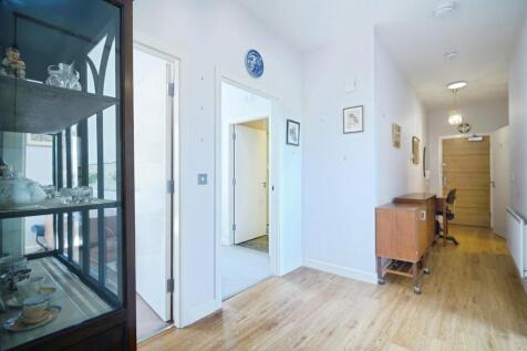 HALL TO FRONT DOOR.jpg