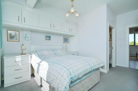 BED 1.jpg