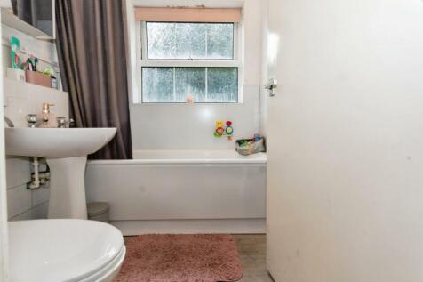 Bathroon 2.jpg