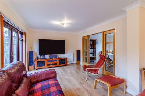 lounge 1.jpg