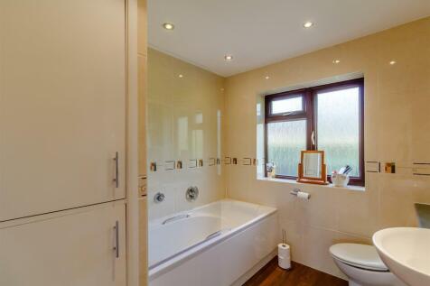 bathroom 1.jpg