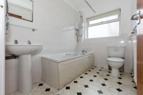 Bathroom 1.jpg
