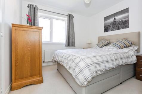 Bedroom 1.jpg