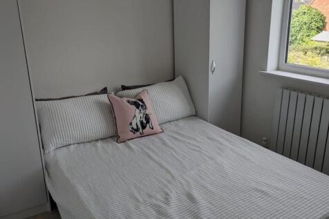 photo 1 - bedroom.jpg