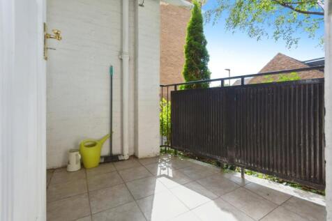 Patio 1.jpg
