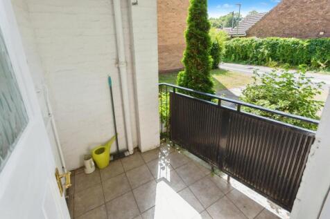 Patio 2.jpg
