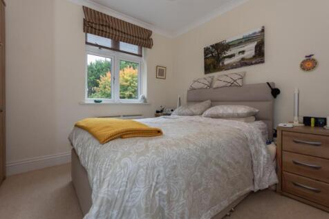 bedroom 1 (a).jpg