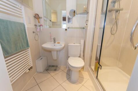 en suite 2.jpg