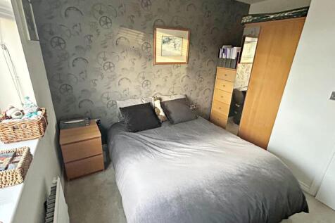 own photo bedroom 2.jpg
