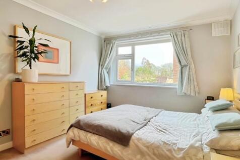 84cccd8f-Bedroom 202.jpg