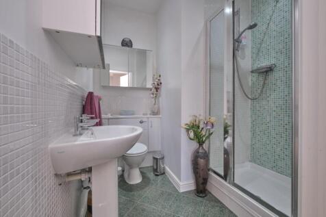 ensuite.jpg