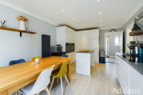 KITCHEN / DINER