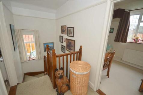 FIRST FLOOR LANDING