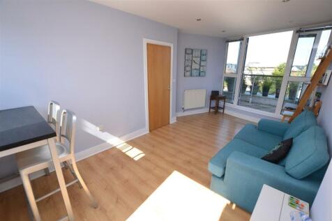 LOUNGE / DINING ROOM