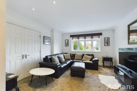 LOUNGE / TV ROOM