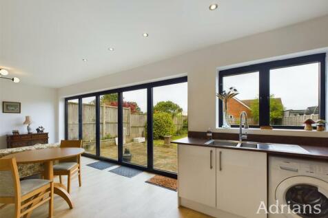 KITCHEN / LIVING