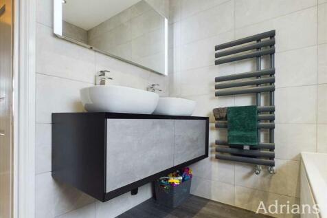 BATH / SHOWER ROOM