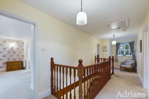 FIRST FLOOR LANDING