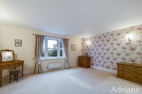 MAIN BEDROOM