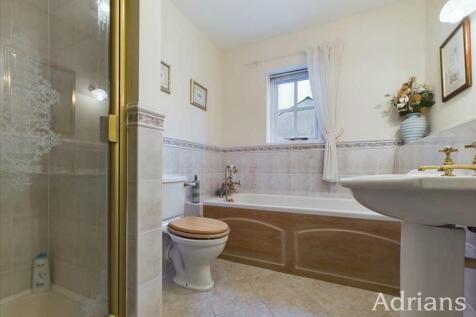 BATH / SHOWER ROOM
