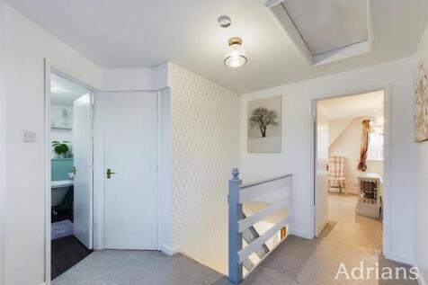 FIRST FLOOR LANDING