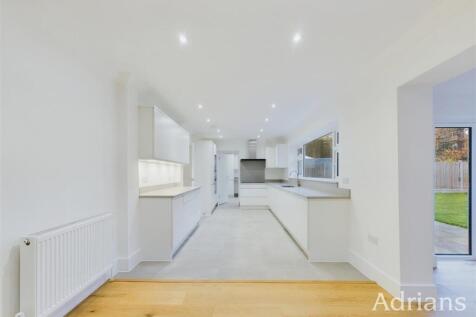 KITCHEN / DINING