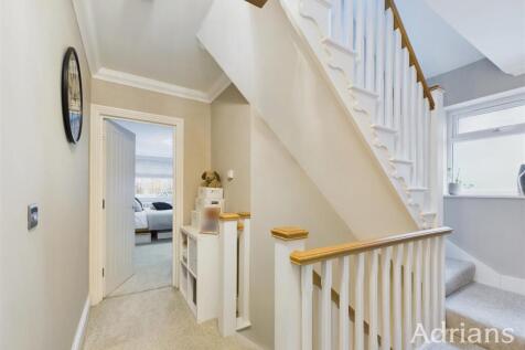 FIRST FLOOR LANDING