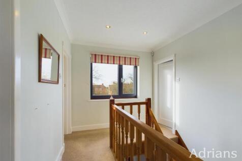 FIRST FLOOR LANDING