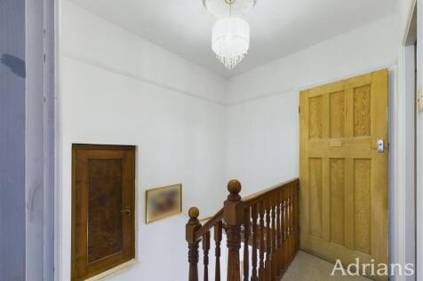 FIRST FLOOR LANDING