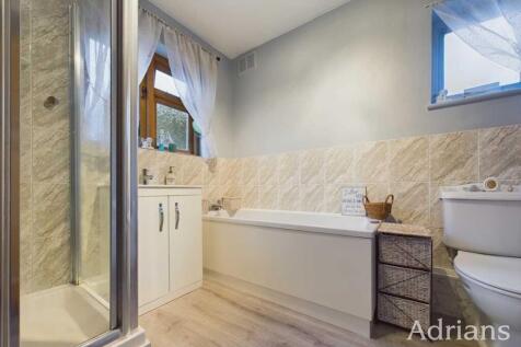 BATH / SHOWER ROOM