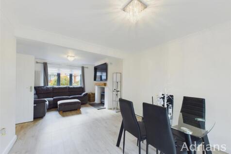LIVING / DINING ROOM