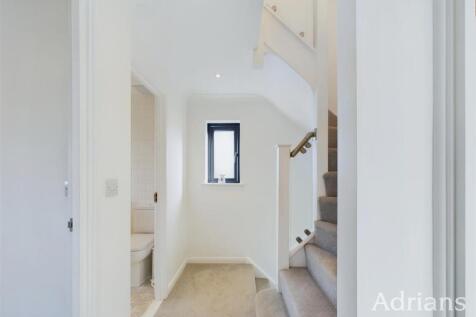 FIRST FLOOR LANDING