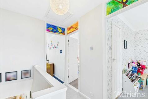 FIRST FLOOR LANDING
