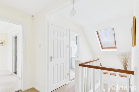 FIRST FLOOR LANDING
