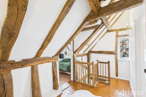 FIRST FLOOR LANDING