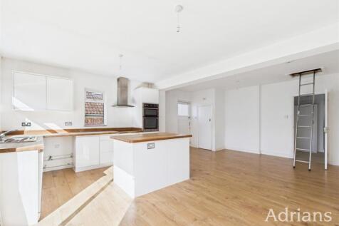 KITCHEN / DINING /
