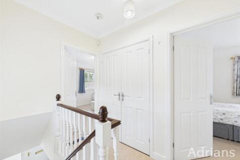 FIRST FLOOR LANDING