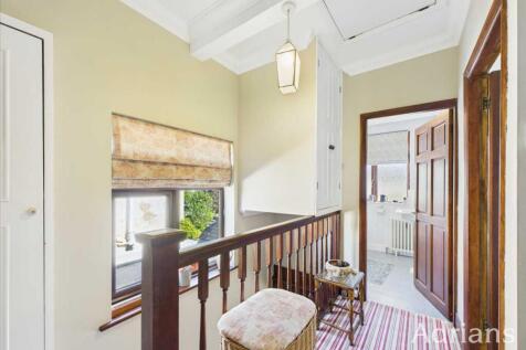 FIRST FLOOR LANDING