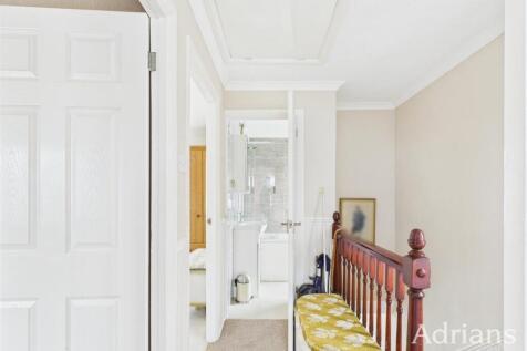 FIRST FLOOR LANDING