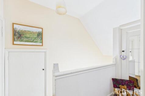 FIRST FLOOR LANDING