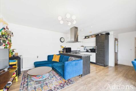 LIVING / KITCHEN